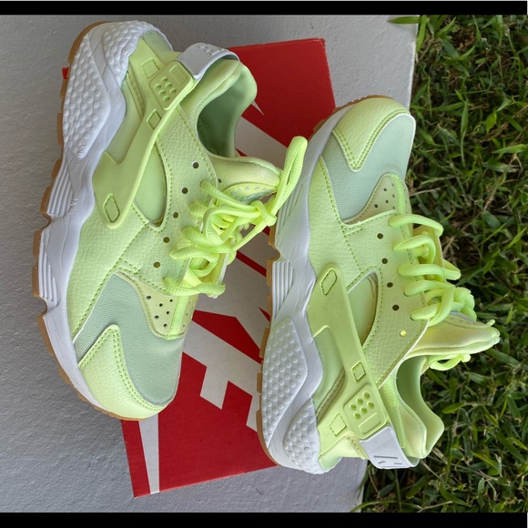 yellow nike huarache womens